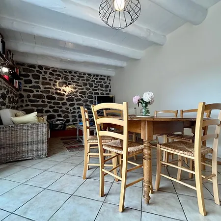 Couette-café Location Au Coeur Du Deves, Proche Puy-en-velay Et Chemin De St-jacques - Fr-1-582-447