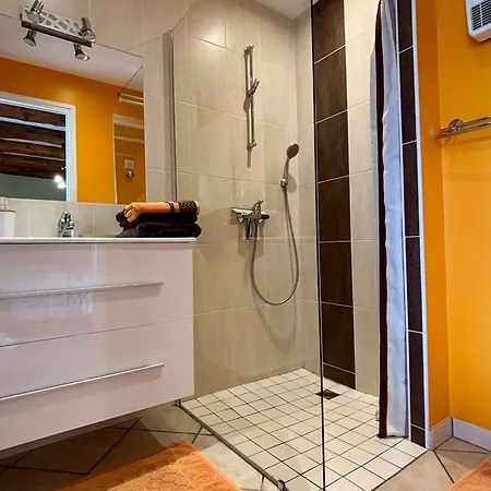 Location Au Coeur Du Deves, Proche Puy-en-velay Et Chemin De St-jacques - Fr-1-582-447 Couette-café Bains